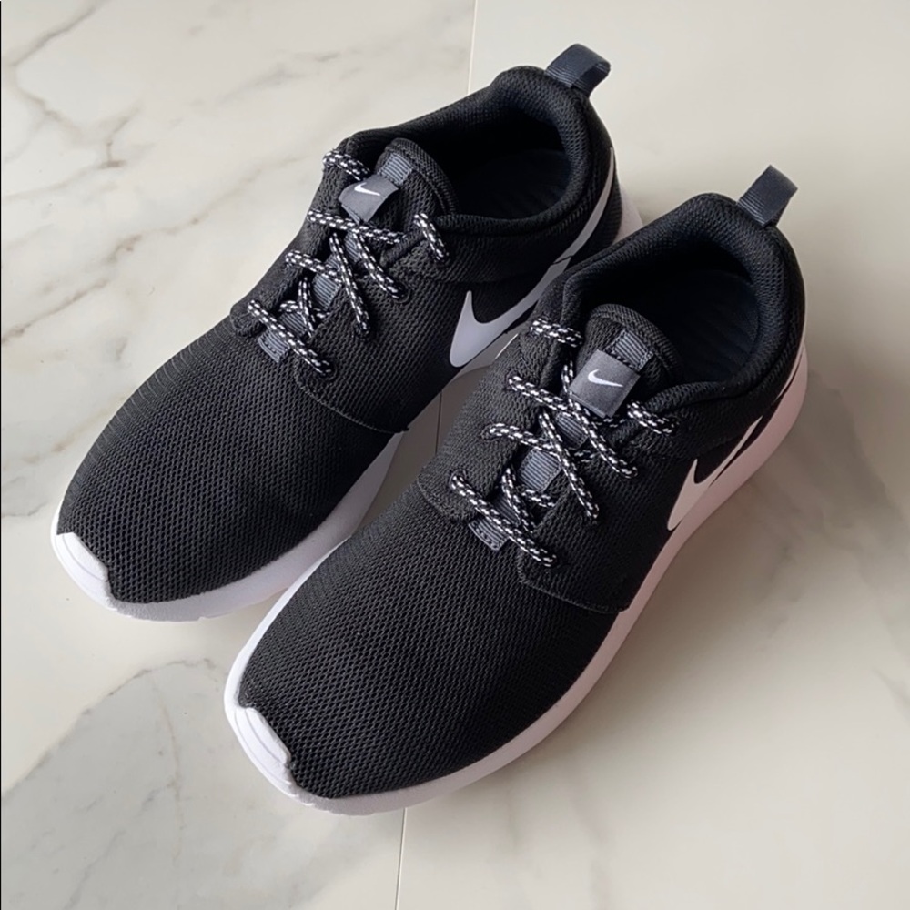 NWT Nike roshe one black sneakers shoes - Picture 5 of 7